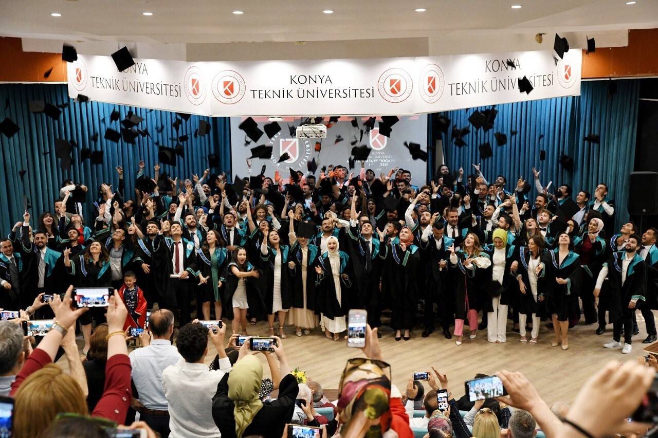 Konya Teknik Üniversitesi 2 bin 350 mezununu geleceğe uğurladı