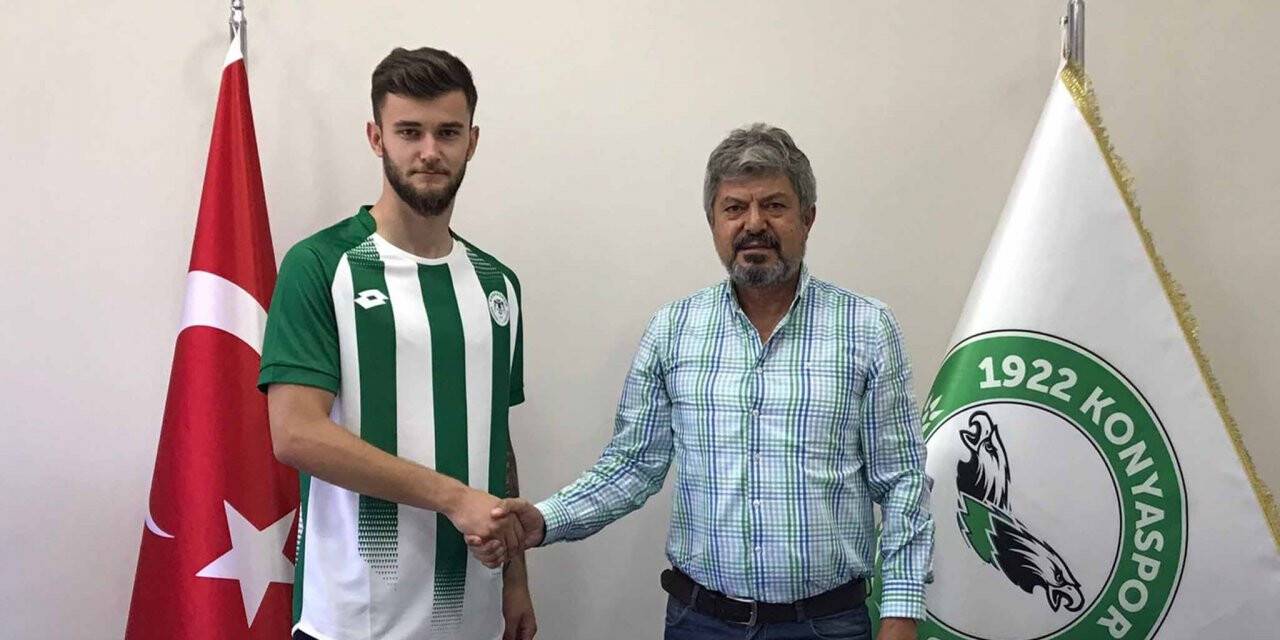 1922 Konyaspor'da iki imza