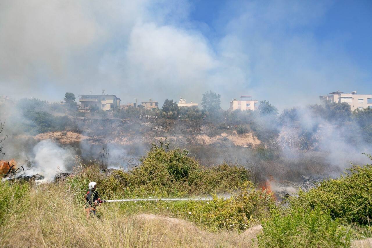 Otluk alanda çıkan yangın korkuttu