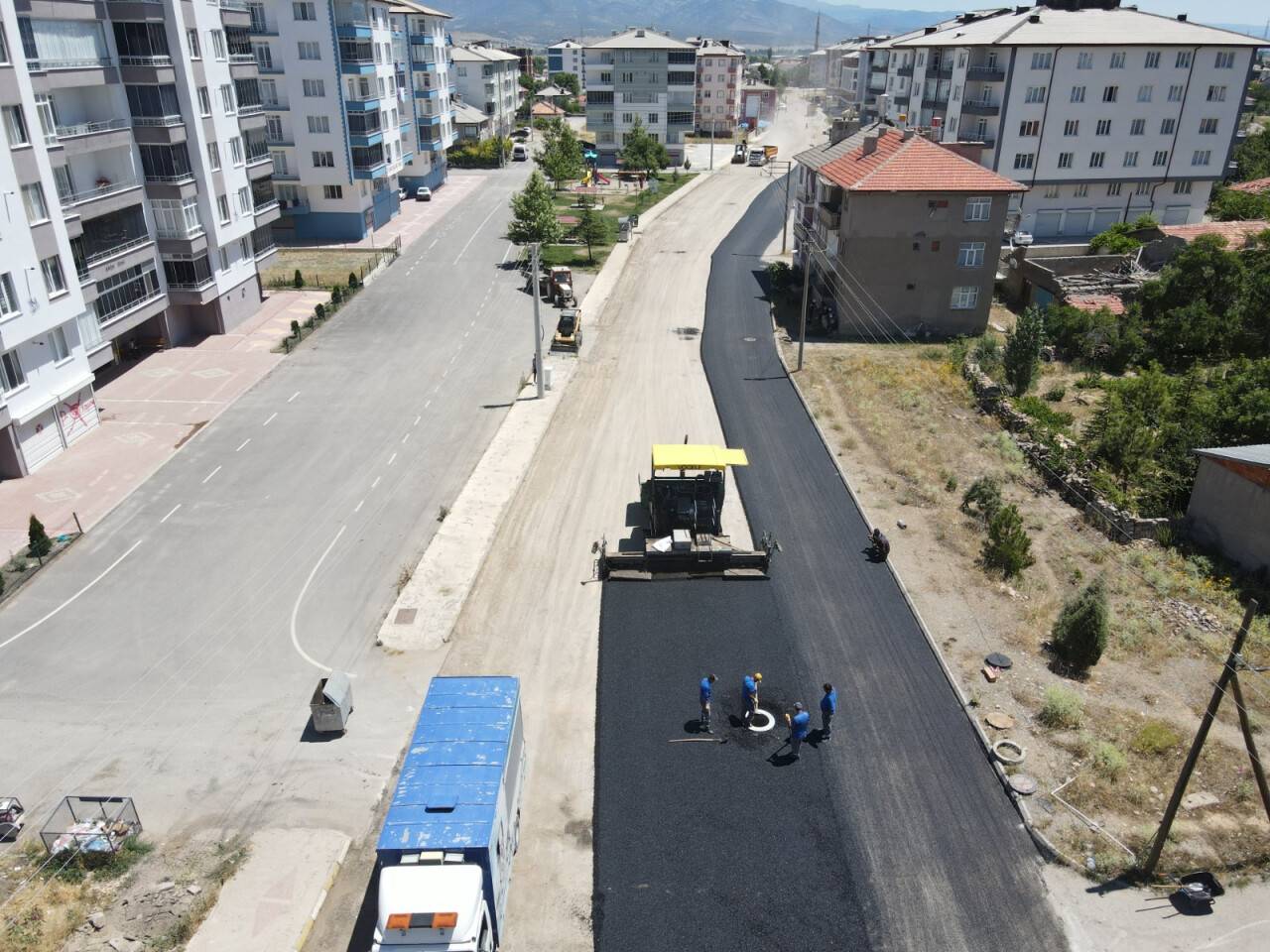 Ekipler asfalt mesaisinde