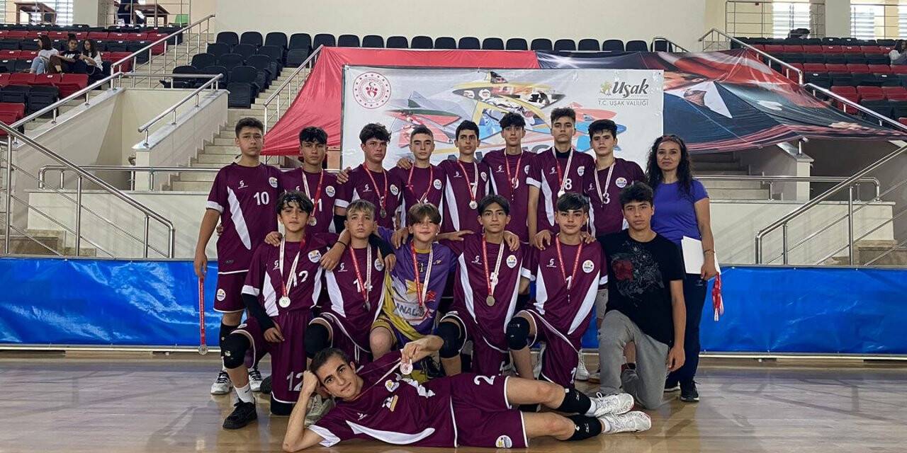 ANALİG Voleybol Takımı finallerde