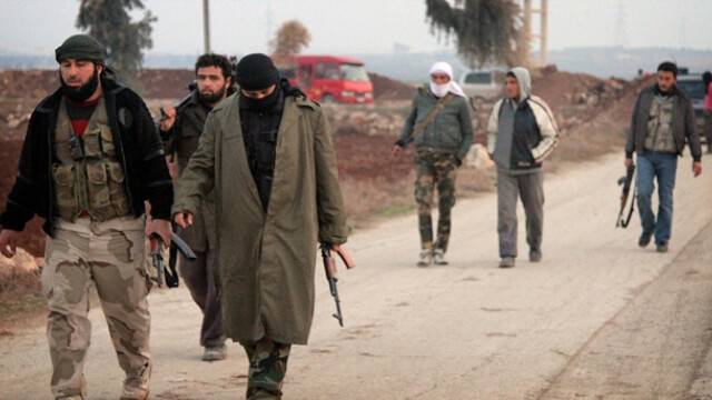 IŞİD Musul'da Memurlara Maaşlarının Yüzde 60'ını Dağıtıyor