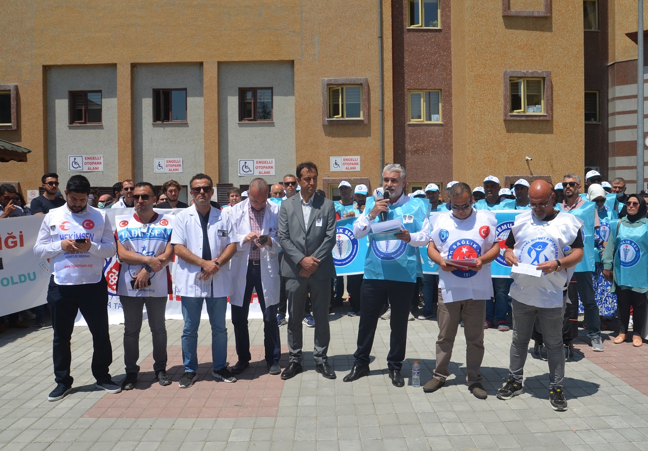 Bursa ve çevre illerde sağlık çalışanlarından, Dr. Ekrem Karakaya'nın öldürülmesine tepki