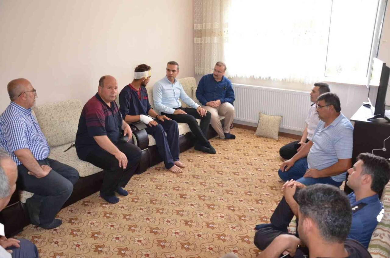 Emet protokolünden, Pençe Kilit operasyonunda yaralanan askere ziyaret