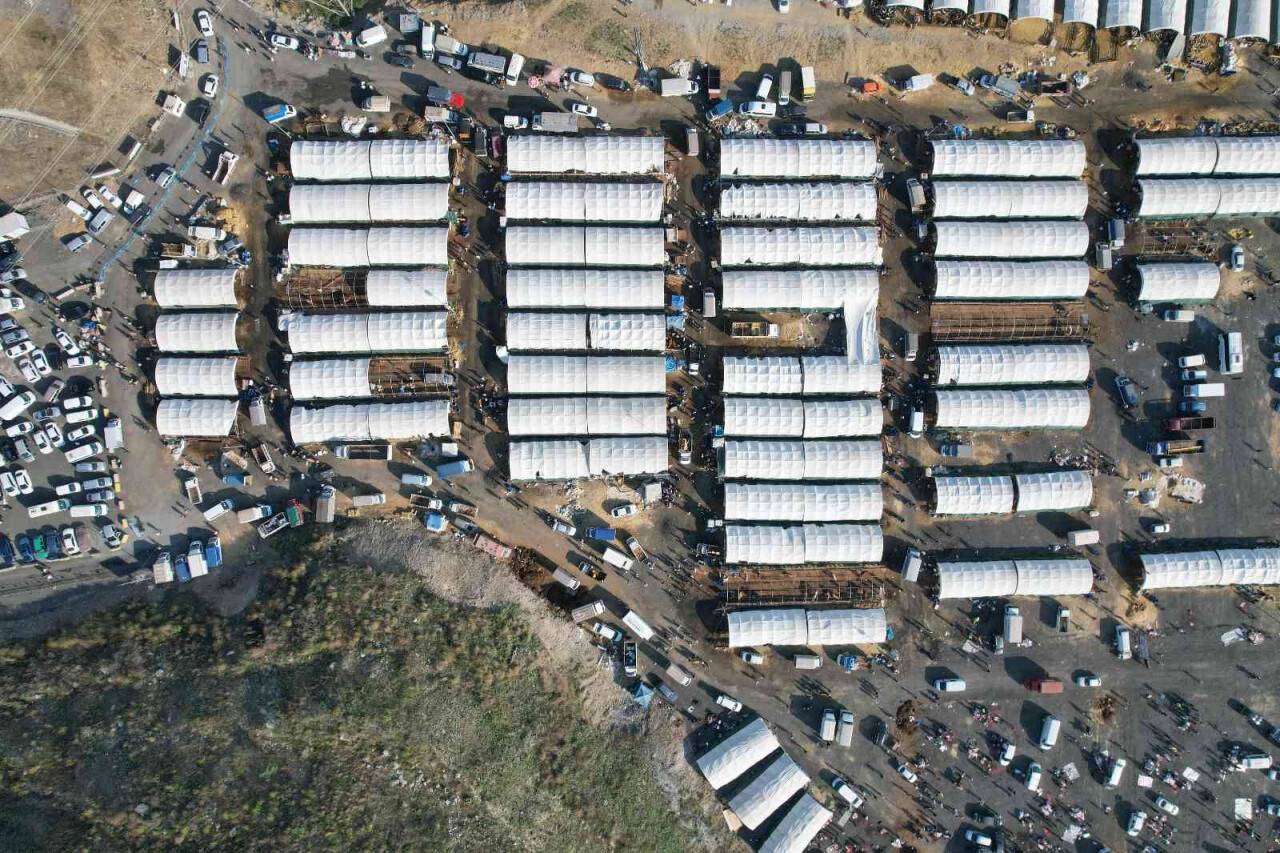Sultangazi kurban pazarında yoğunluk havadan görüntülendi