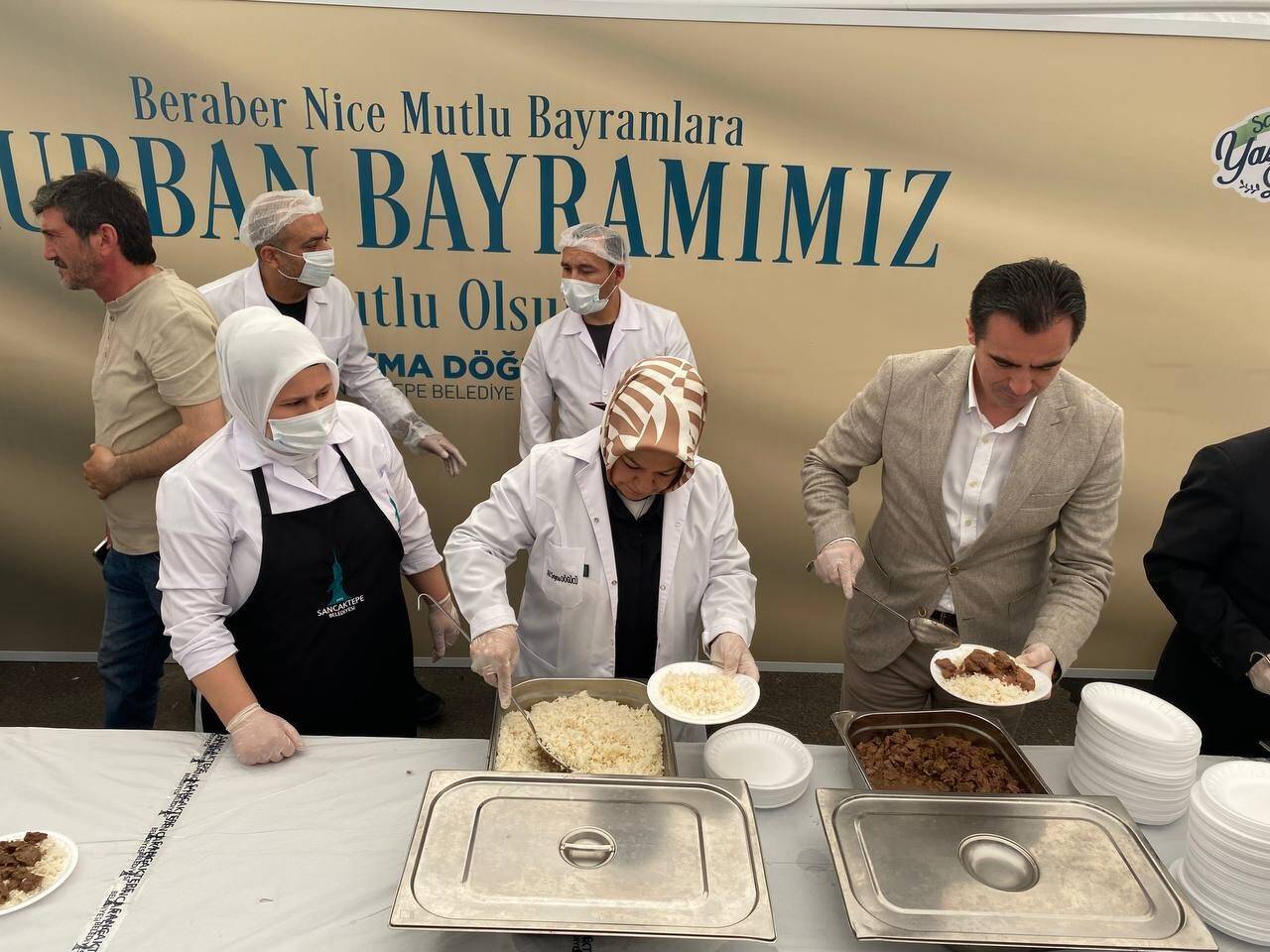 Sancaktepe’de kurban kesim alanında kavurma ziyafeti