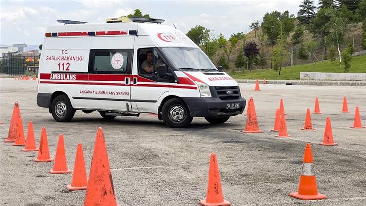 Konya'da devrilen otomobildeki 2 kişi yaralandı