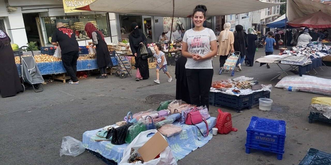 Yurt dışında eğitim hayali için pazarda tezgah açıyor