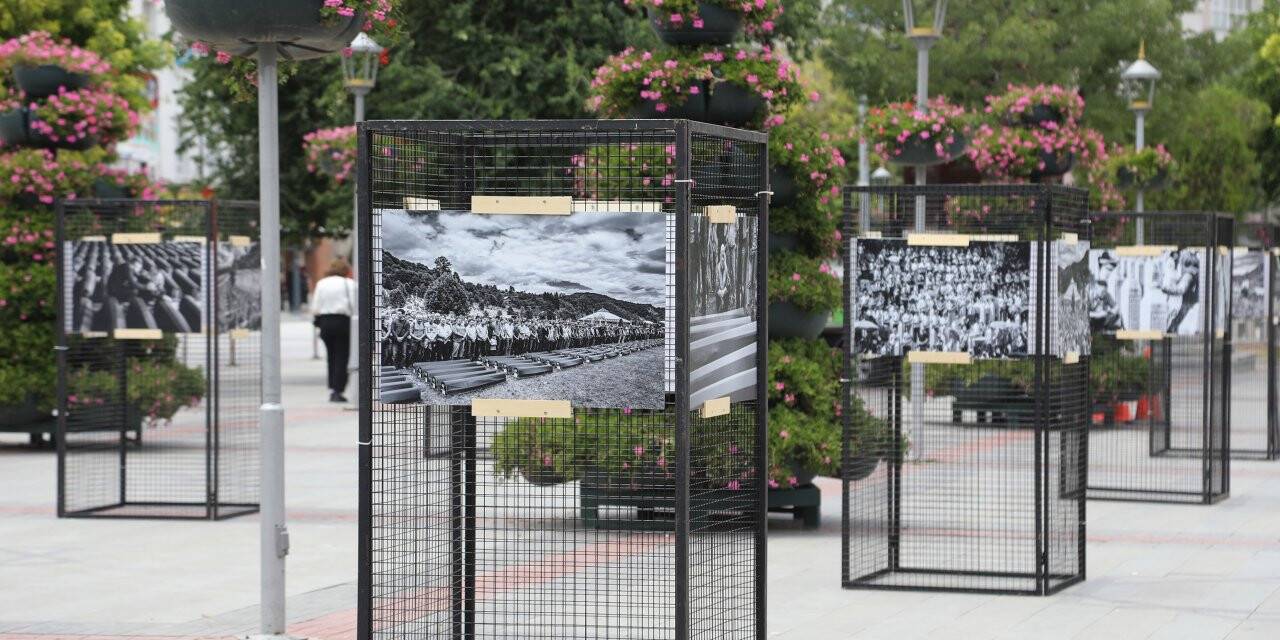 Srebrenitsa şehitleri fotoğraf sergisiyle anıldı