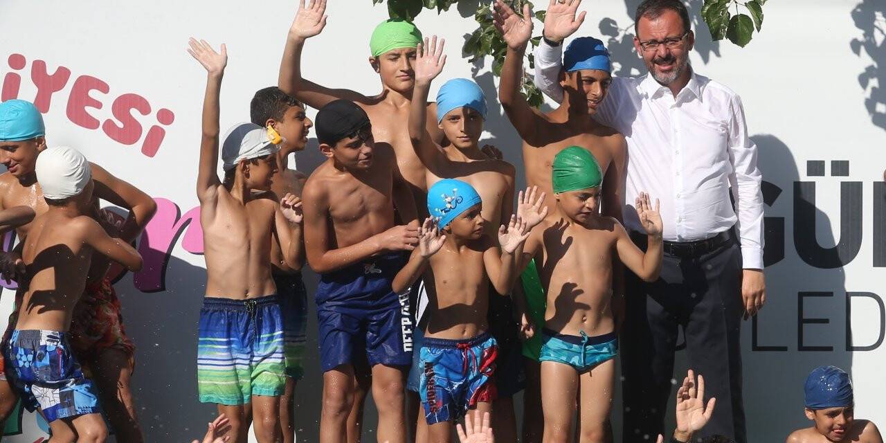 Yüzme öğrenmek isteyen herkese yüzmeyi öğreteceğiz'