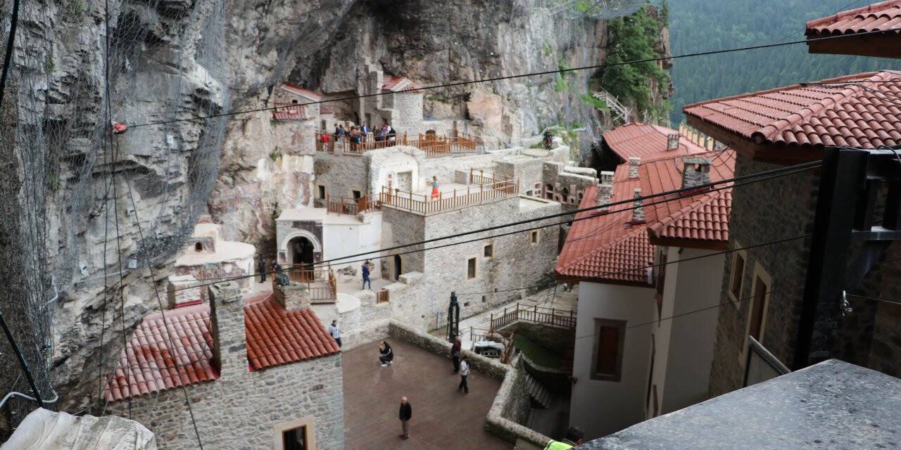 Sümela Manastırı'nda bayram hareketliliği