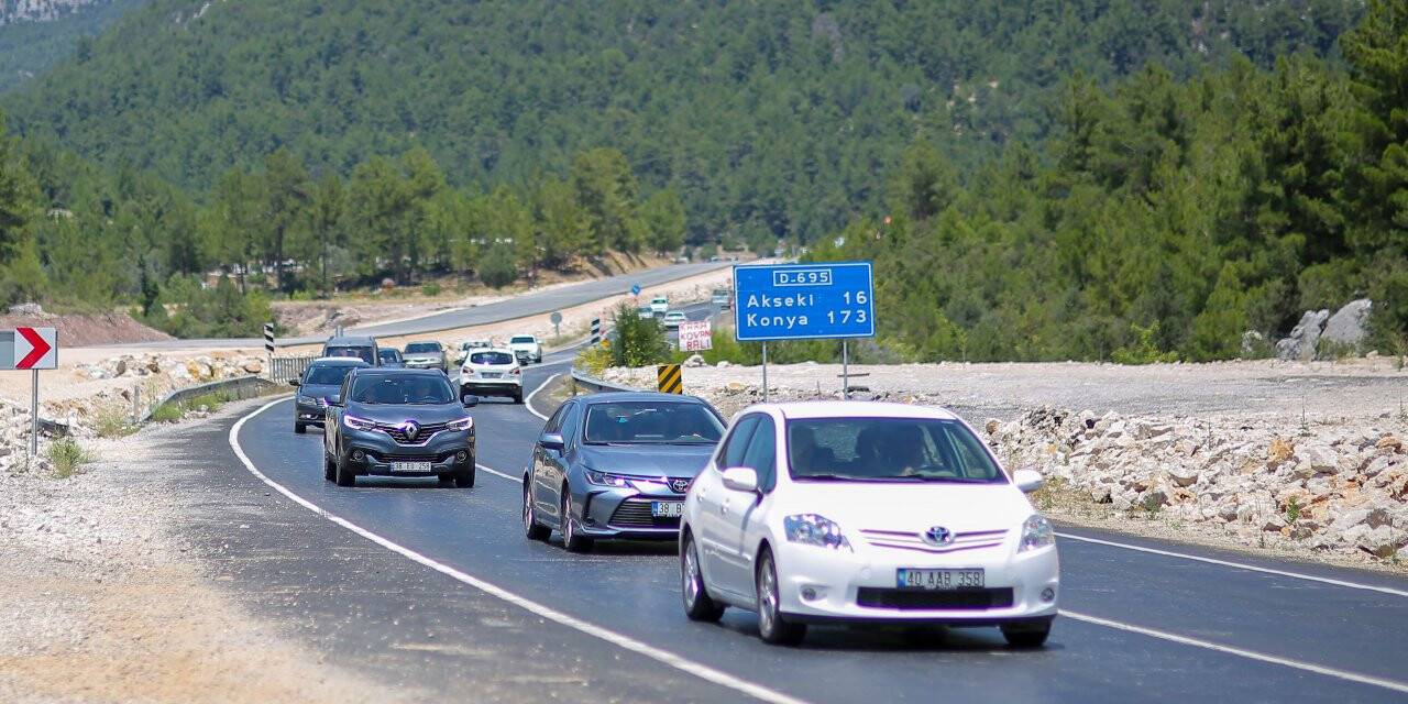 Antalya-Konya kara yolunda bayram trafiği yoğunluğu