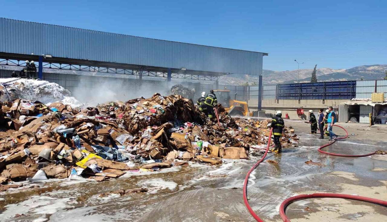 Kahramanmaraş’ta kağıt tesisinde yangın