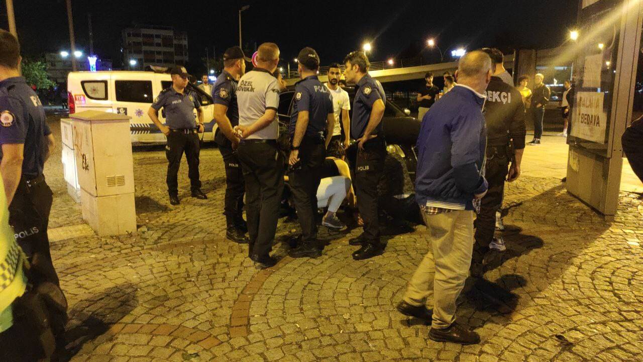 Şehrin göbeğinde bıçaklı kavga çıktı, 1 kişi yaralandı