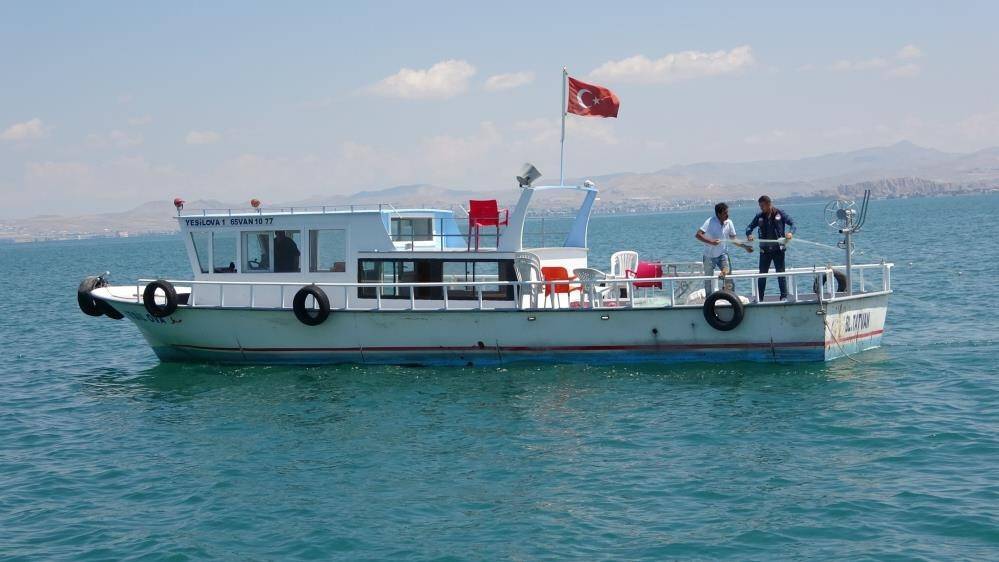 Van Gölü balıkçıları “Vira Bismillah” dedi