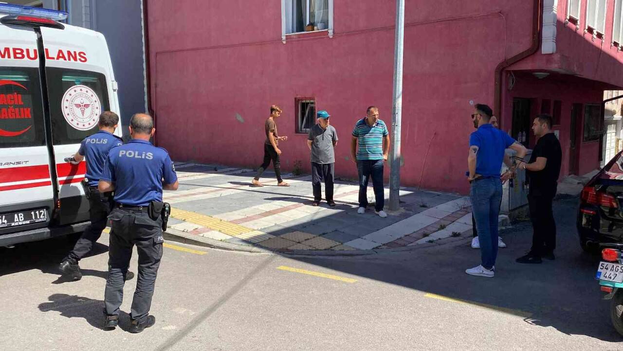 Parasının çalındığını iddia eden patron çalışanı sokak ortasında darp etti