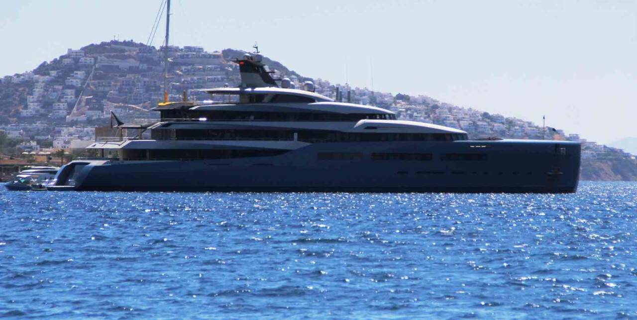 Joe Lewis’in 150 milyon dolarlık yatı Bodrum’a demir attı