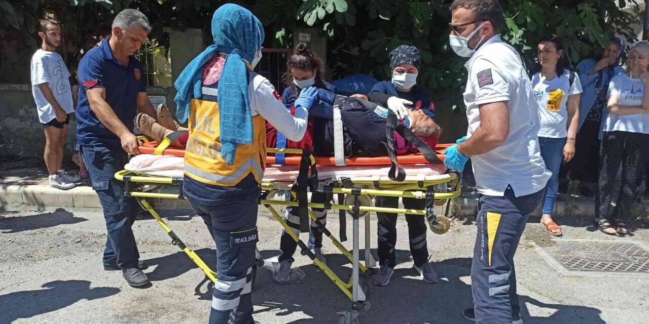 Otomobil ile hafif ticari araç çarpıştı: 4 yaralı