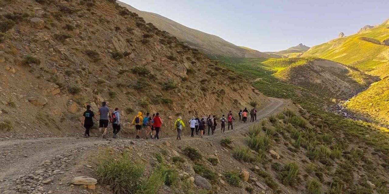 4 bin 116 rakımlı Cilo Dağı’na doğa yürüyüşü