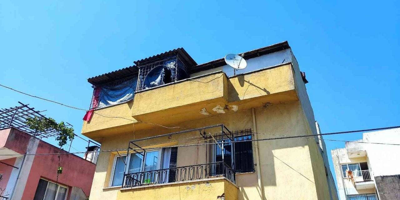 Eşini silahla yaralayıp kendini vurdu