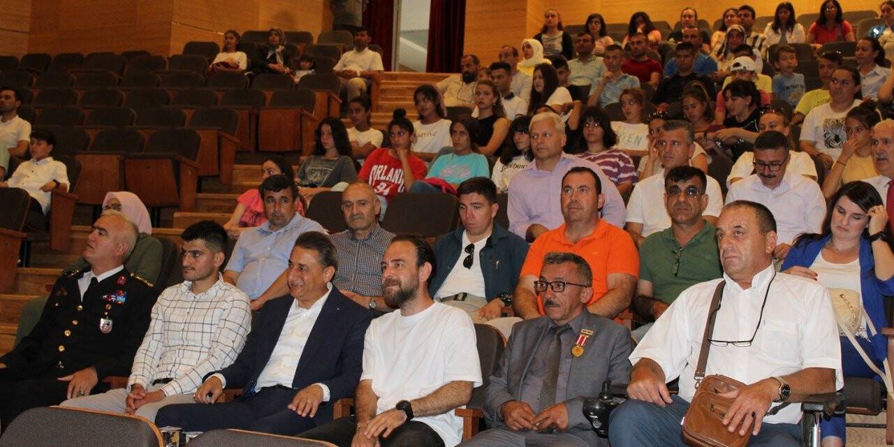 Sinop protokolü, 15 Temmuz filmini oyuncusuyla birlikte izledi