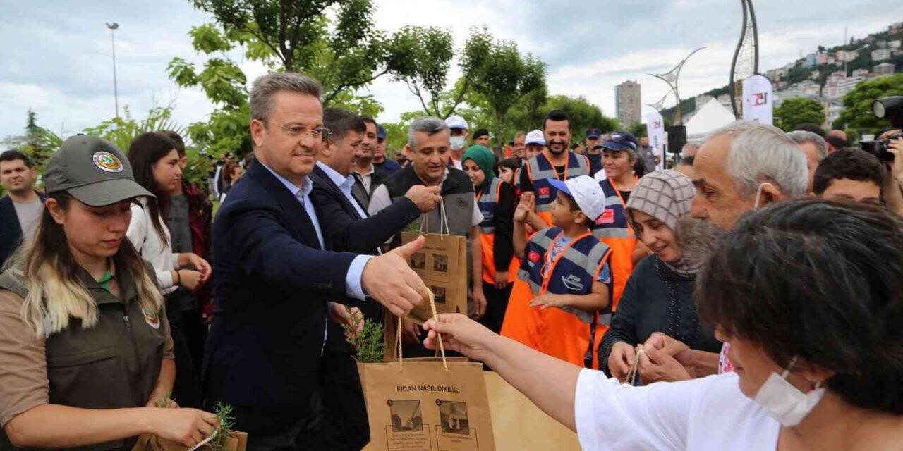 Giresun’da, 15 Temmuz şehitleri anısına fidan dikilip, dağıtıldı