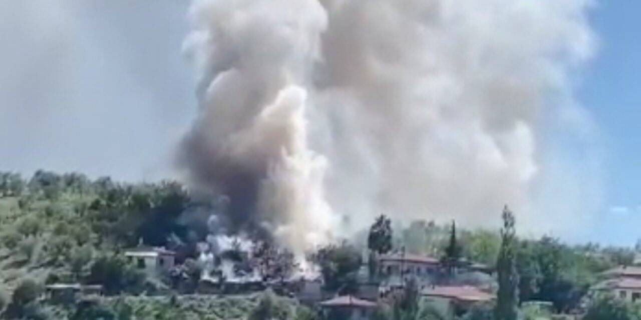 Başkent’te alev alev yanan evden yaşlı kadın son anda kurtarıldı