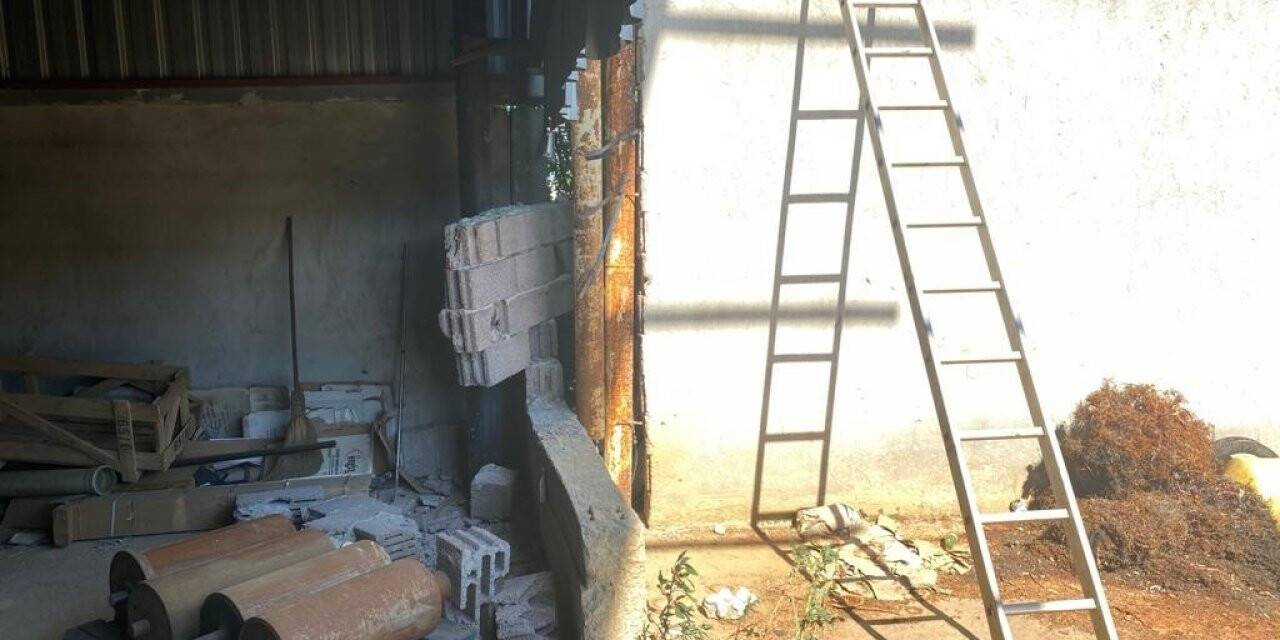 İzmir’de fabrika duvarını kırıp hırsızlık yapan şüpheliler tutuklandı