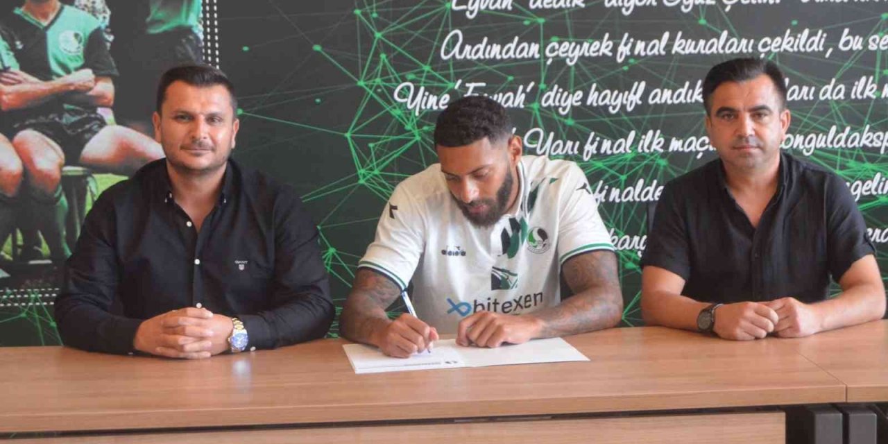 Sakaryaspor, Kaiyne River Woolery ile 2 yıllık sözleşme imzaladı