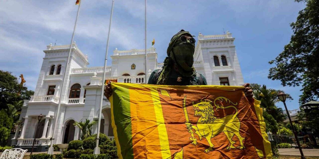 Ülkeden kaçan Sri Lanka Devlet Başkanı Rajapaksaı e-mail yoluyla istifa etti