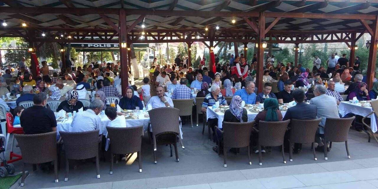 Vali Ergün, şehit ailesi ve gazilerle bir araya geldi