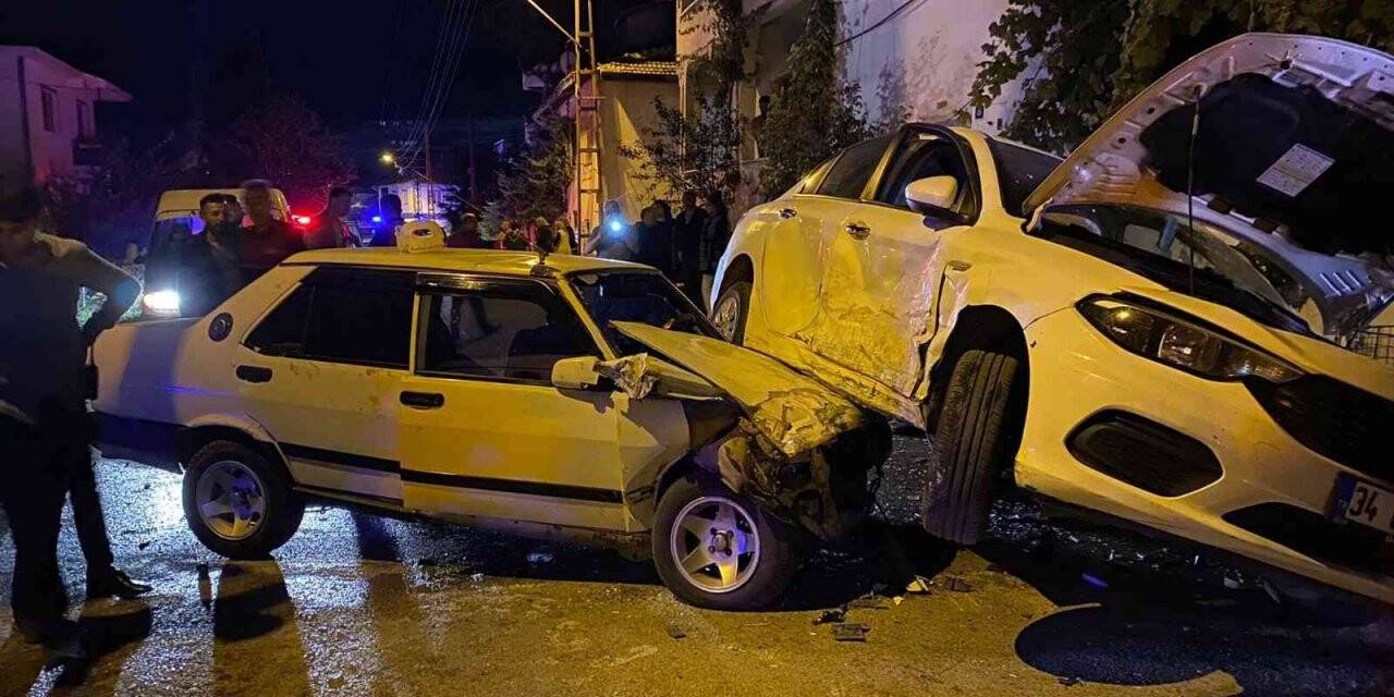 Tokat’ta iki otomobil çarpıştı: 4 yaralı