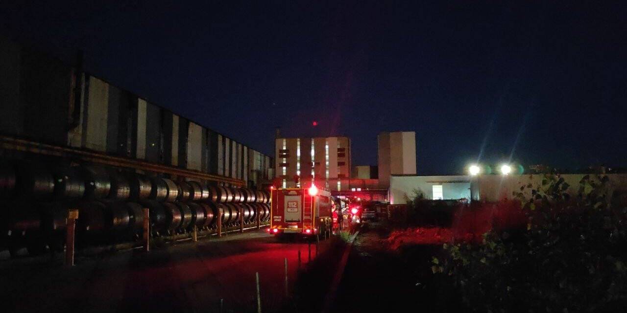 Kocaeli’de demir çelik fabrikasında çıkan yangın söndürüldü