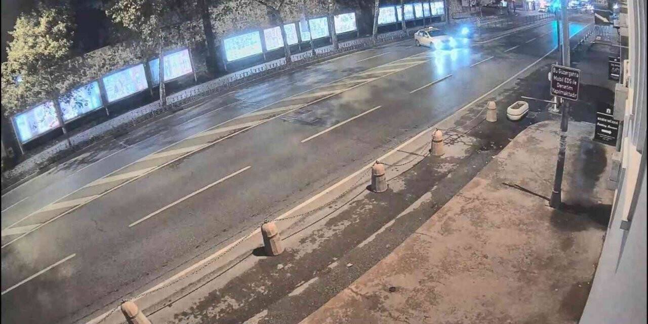 Dolmabahçe’de feci kaza kamerada: Motosikletli metrelerce sürüklendi