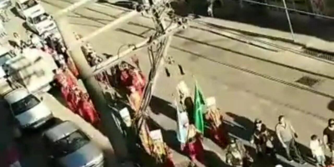 Mehter eşliğinde kavga kameraya yansıdı