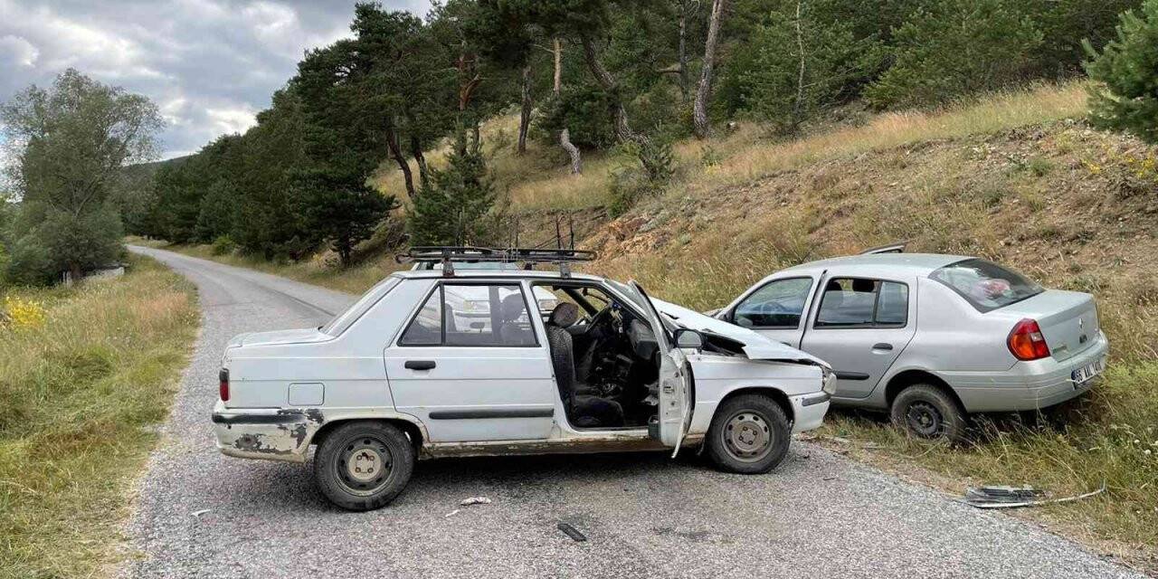 Akdağmadeni’nde kaza: 6 yaralı