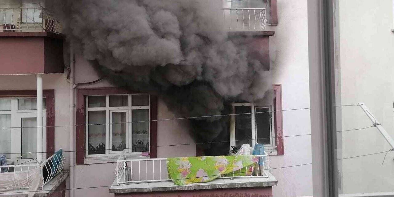 Evin mutfağında çıkan yangın hasara yol açtı