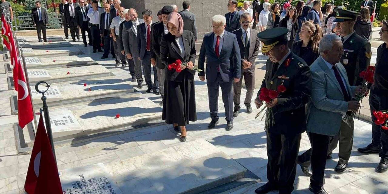 Afyonkarahisar’da şehitler yad edildi