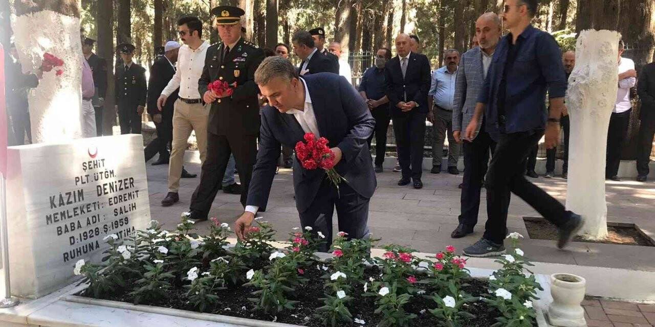 Edremit’te 15 Temmuz Demokrasi ve Milli Birlik Günü Anma etkinlikleri şehitlik ziyareti ile başladı