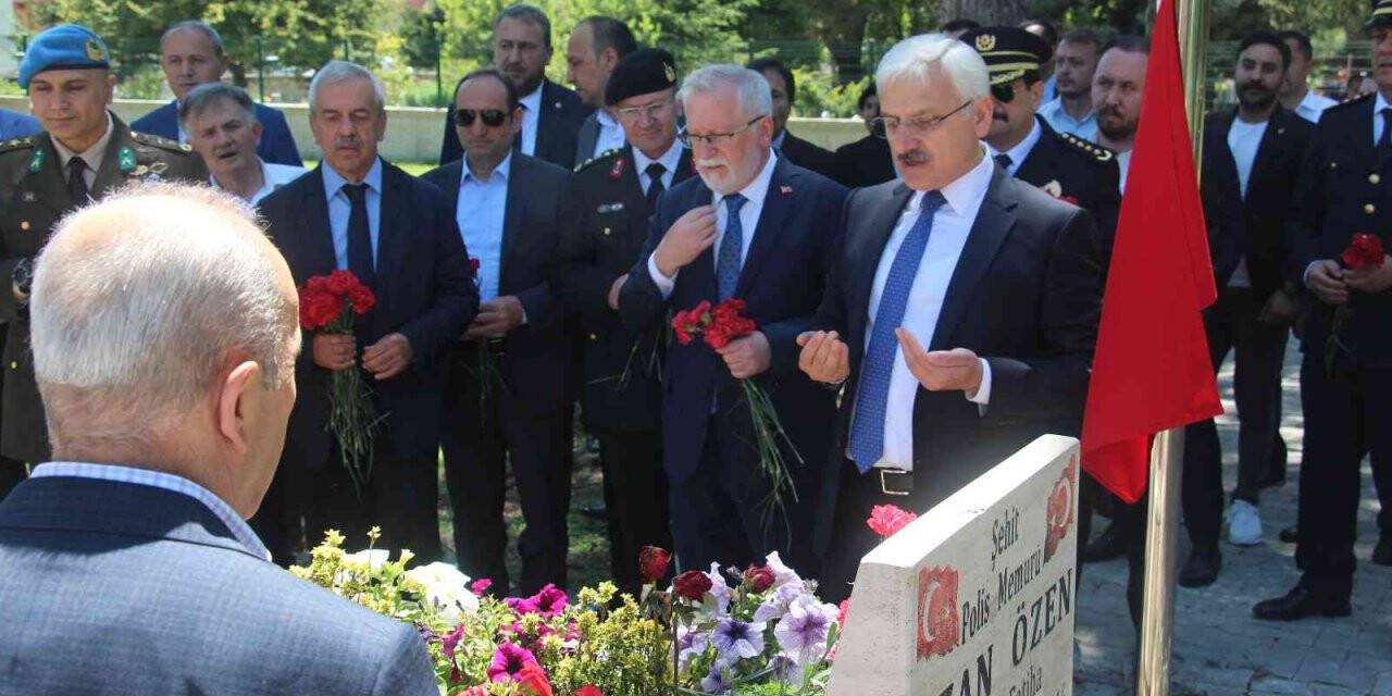 15 Temmuz şehidi polis memuru mezarı başında anıldı