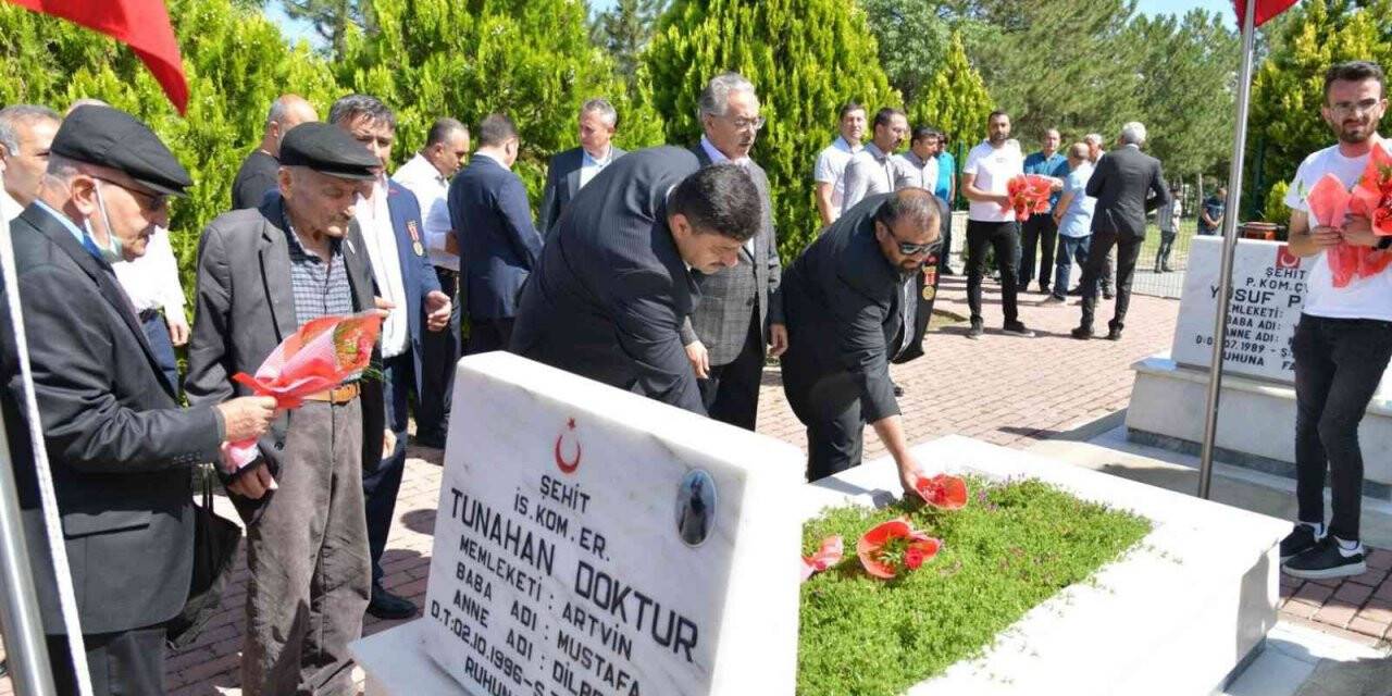 Kahramankazan’da şehitler mezarları başında anıldı