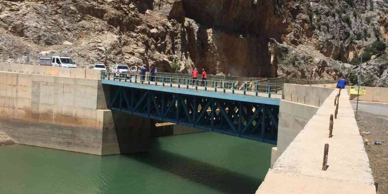 Irmakta kaybolan gencin cansız bedeni bulundu