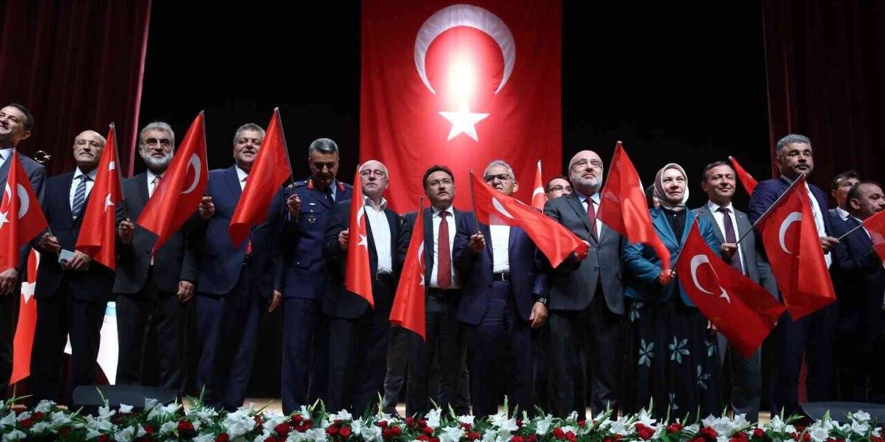 Dr. Murat Yılmaz:”15 Temmuz’da istenen Türkiye’nin devlet kapasitesini çökertmekti”