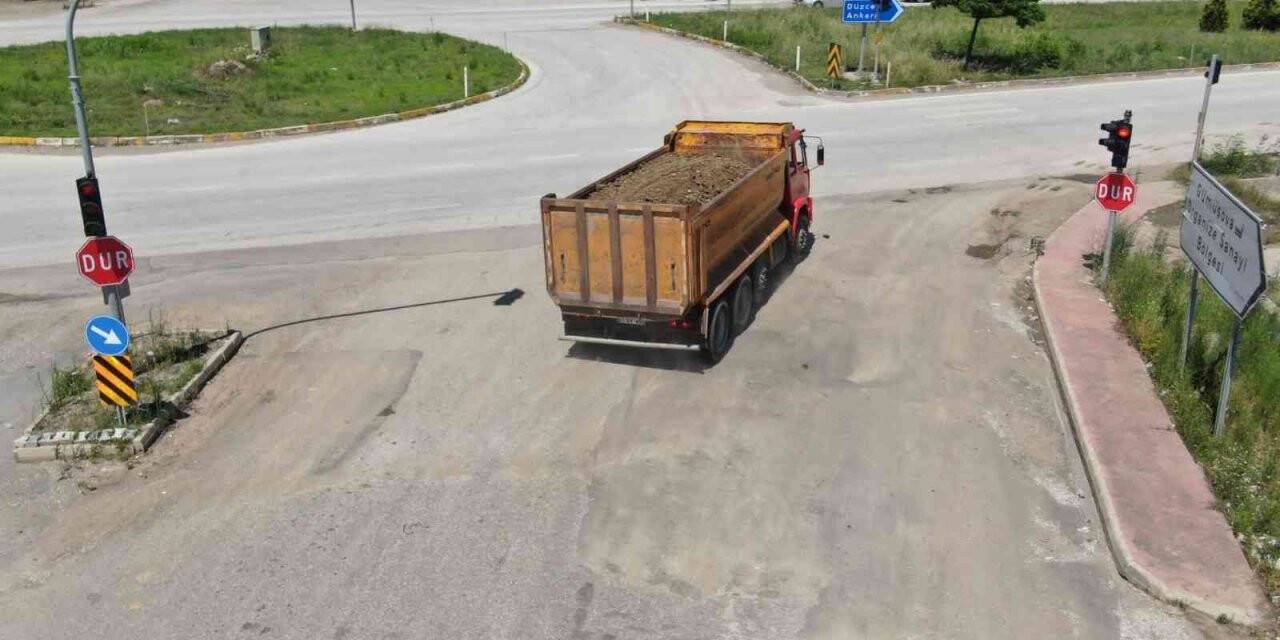 Kırmızı ışıkta geçenler drona takıldı