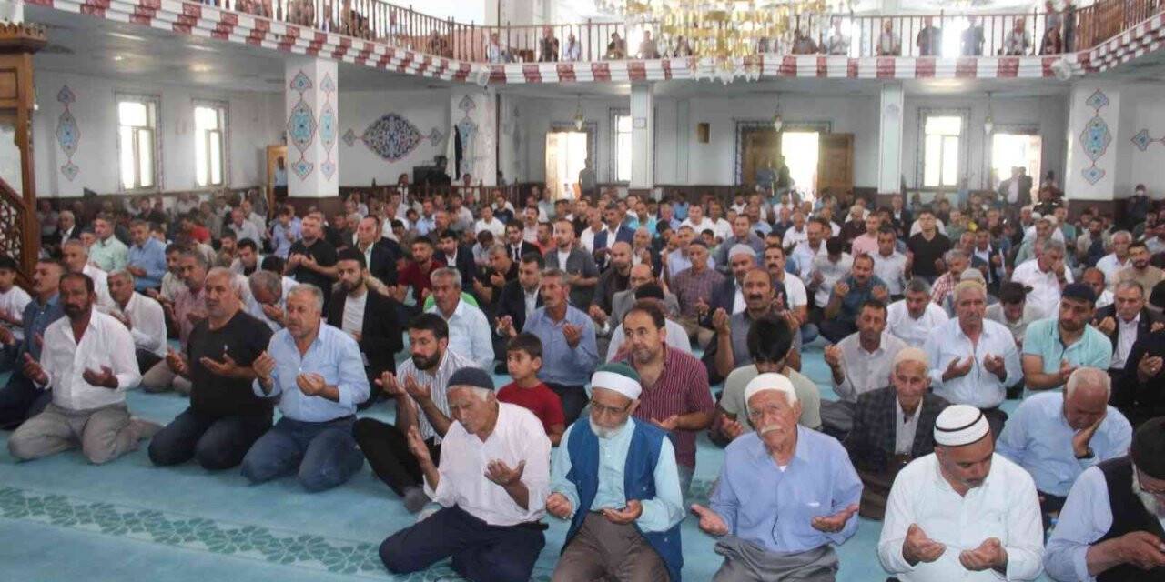 Muradiye’de 15 Temmuz şehirleri için mevlit okutuldu