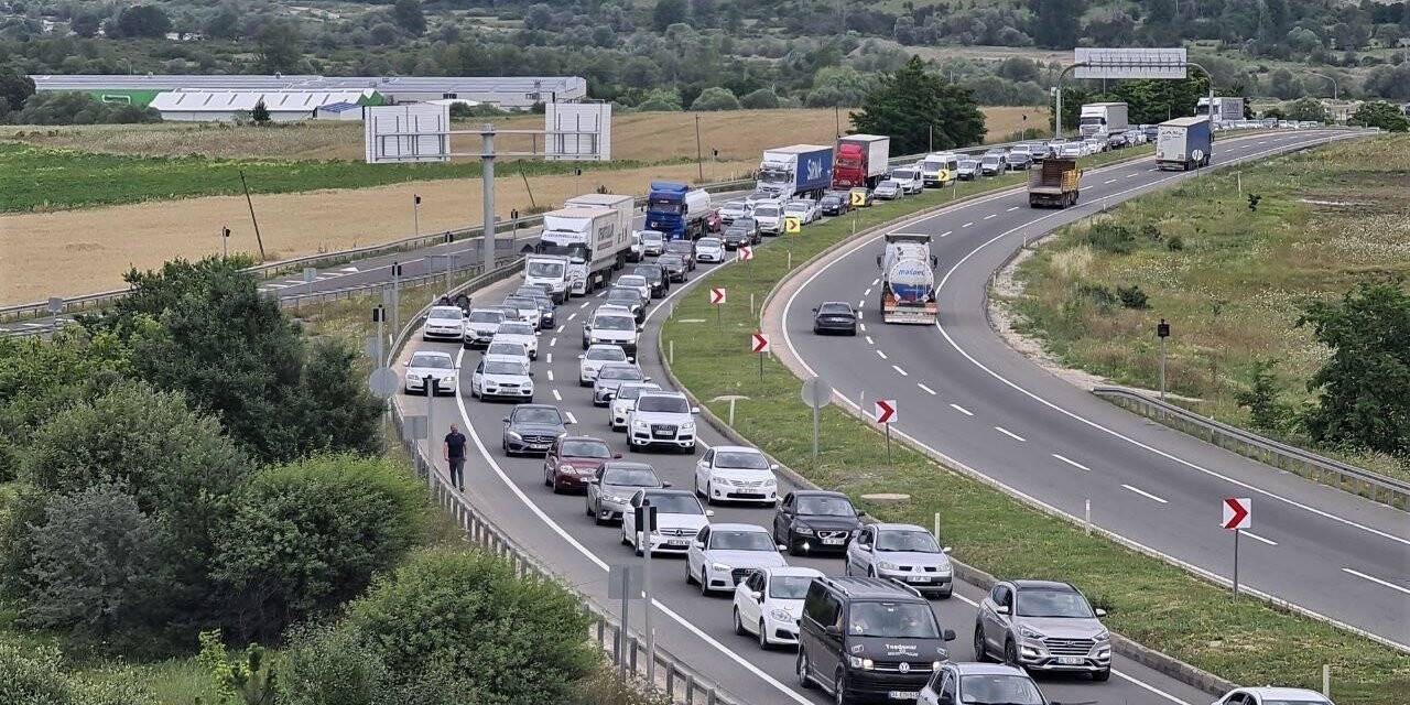 Bayram dönüşü başladı, 50 kilometrelik araç kuyruğu oluştu