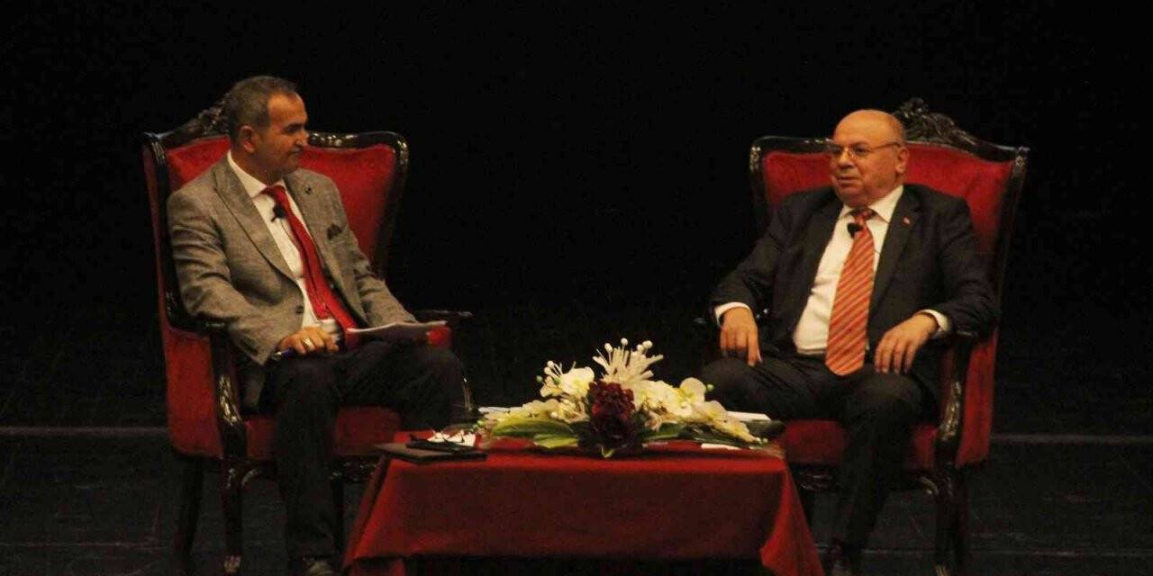 Darbe girişiminin seyrini değiştiren vali Sivas’ta konuştu