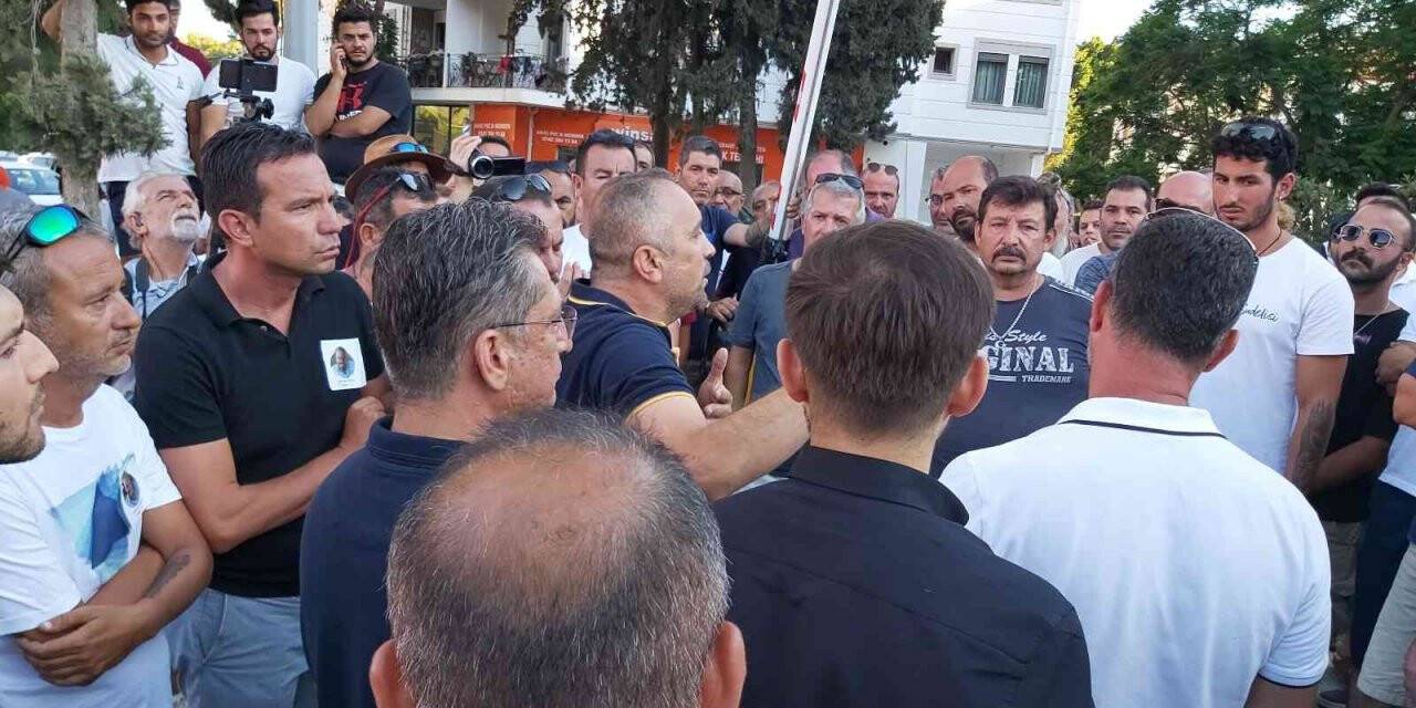 Öldürülen yakınları için adliye önünde toplandılar