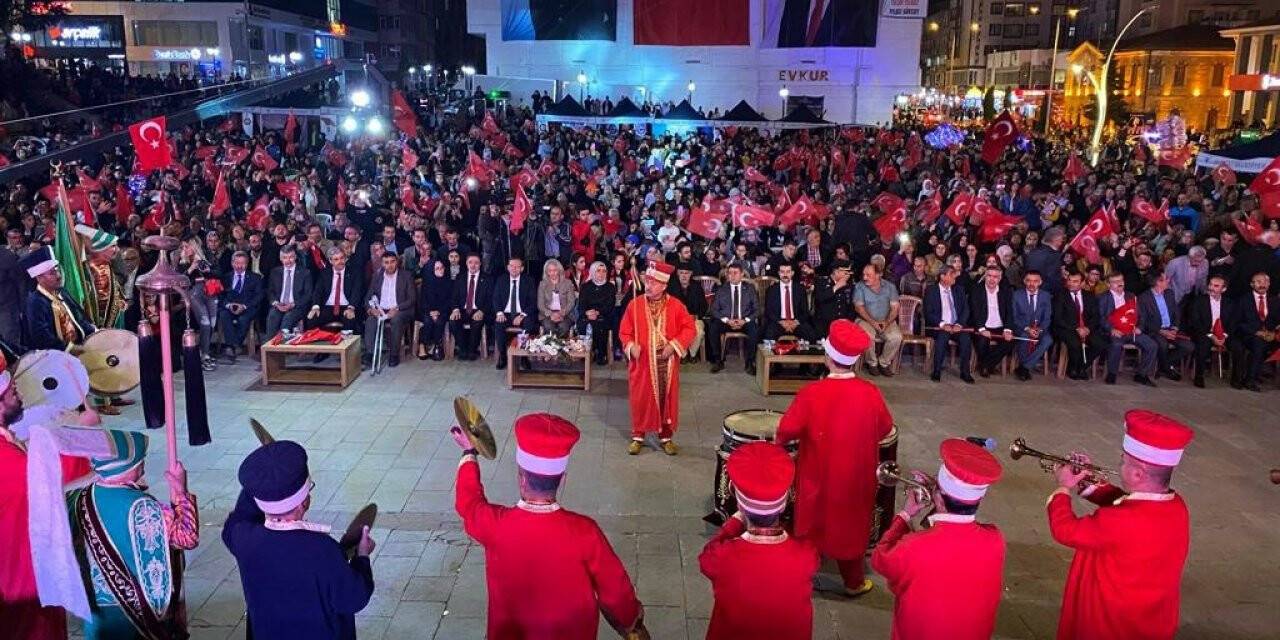 15 Temmuz’da meydanlar doldu taştı