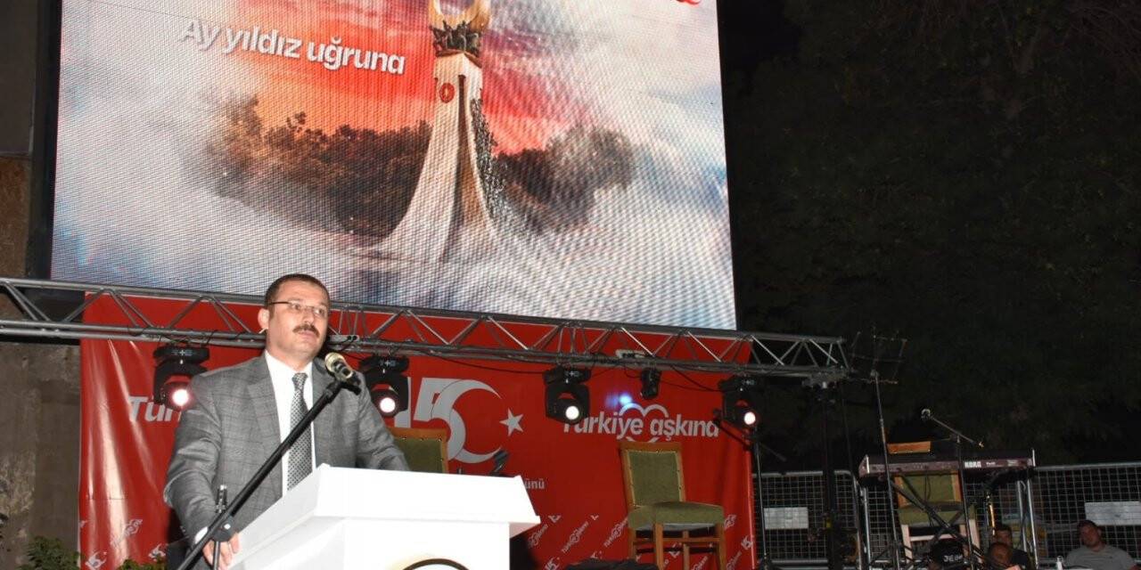 Tatvan’da demokrasi nöbeti tutuldu